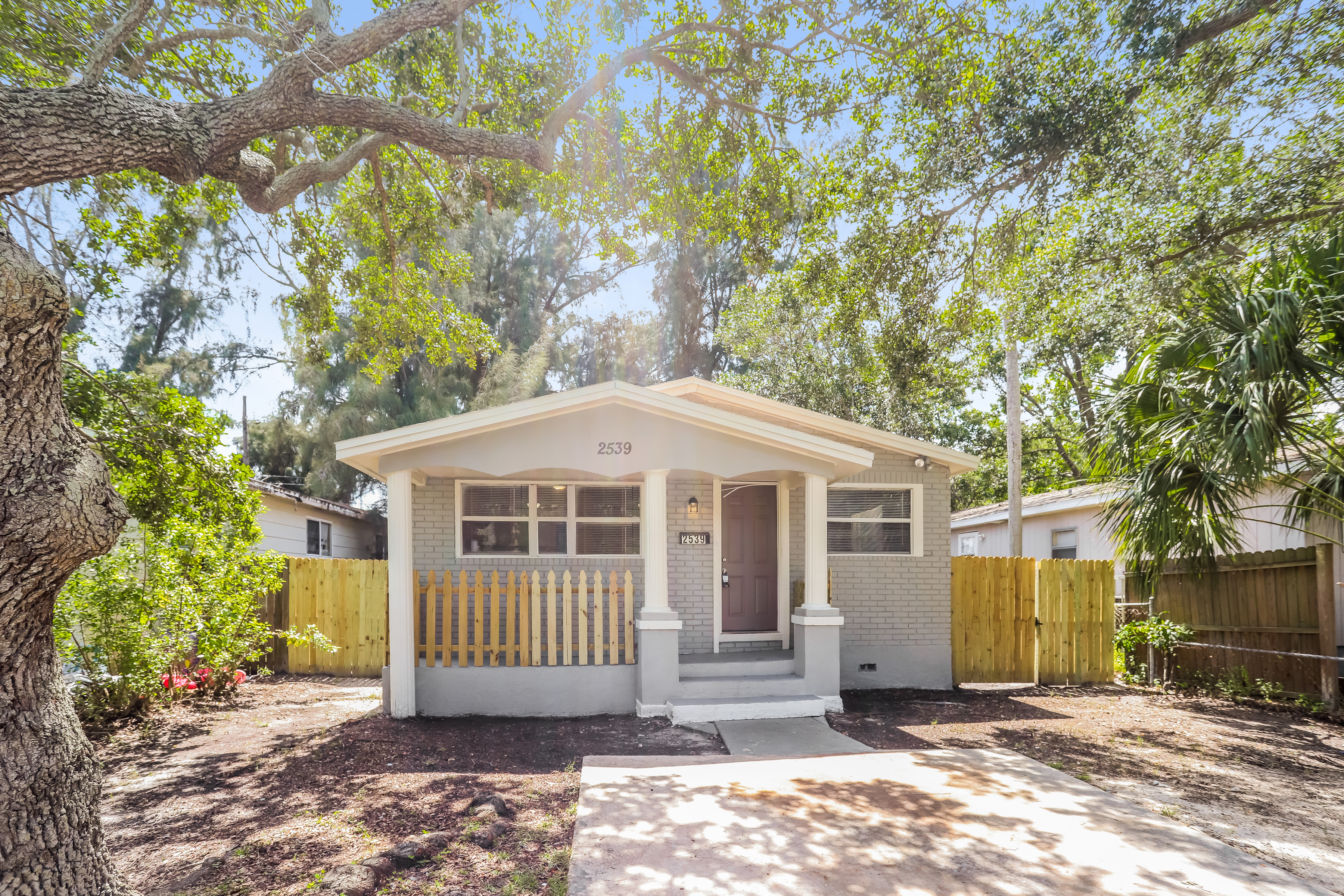2539 Kingston St S St Petersburg, FL 33711